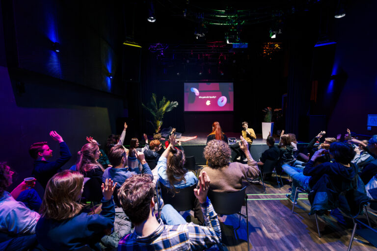 Hedon Academy: Je Liveshow Versterken en Innovatie op het Podium